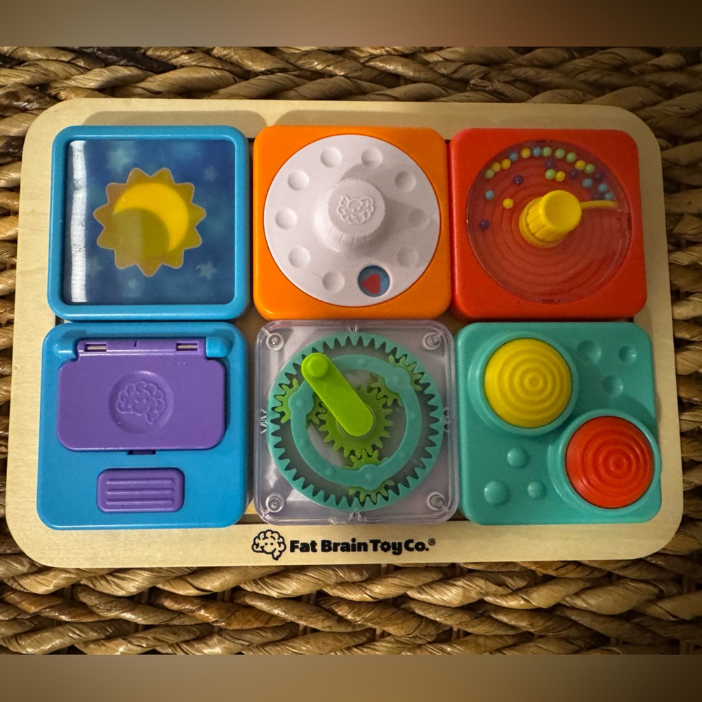 Fat Brain Toy Co. Interactive Learning Board, Play Tab